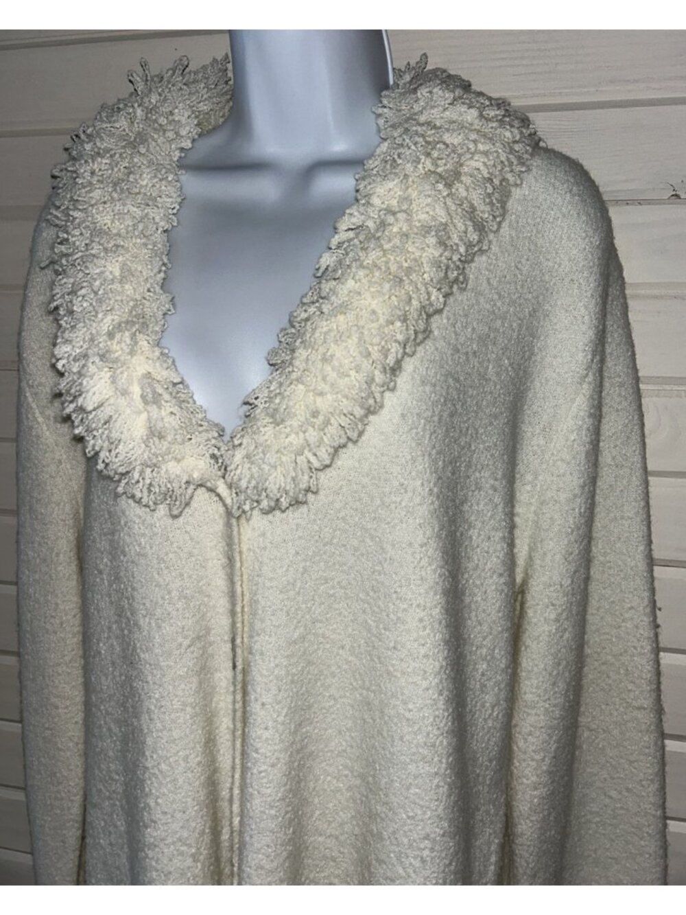 VTG Chicos Sz 1 (MEDIUM) Winter White Ivory Faux Fur Collar L/S Cardigan EUC